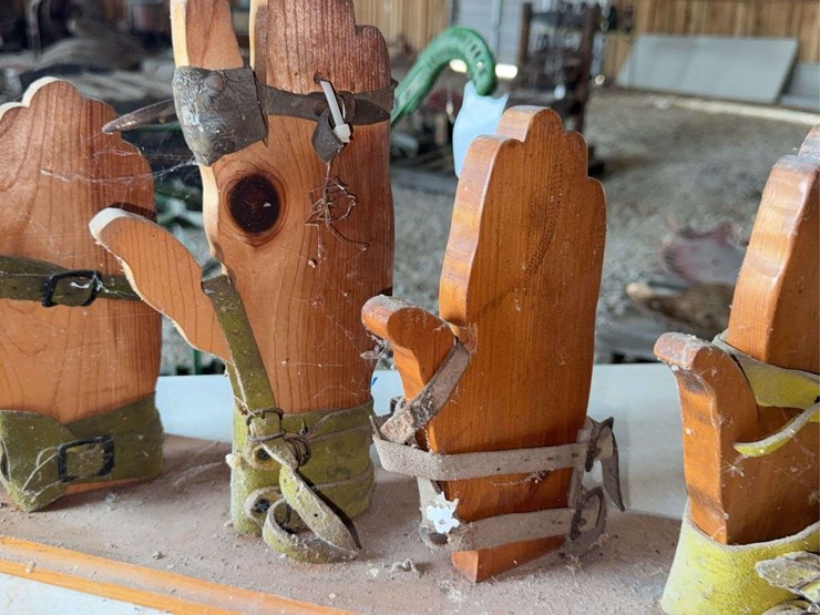display-of-corn-husk-shuckers-image-12