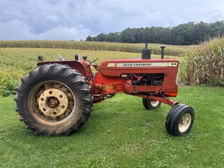 allis-chalmers-d19-gas-tractor-image-2