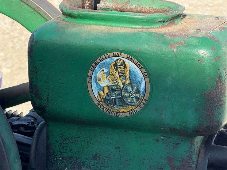 hercules-1½-hp-hit-&-miss-engine-on-truck-image-8