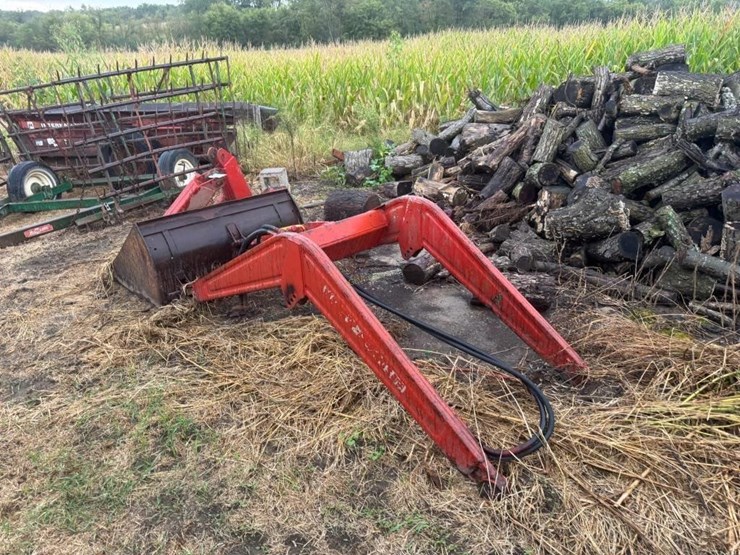 massey-ferguson-loader-image-3