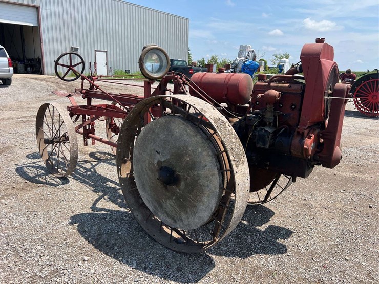 moline-universal-model-d-image-7