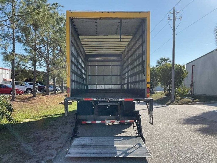 2019-international-durastar-4300-image-3