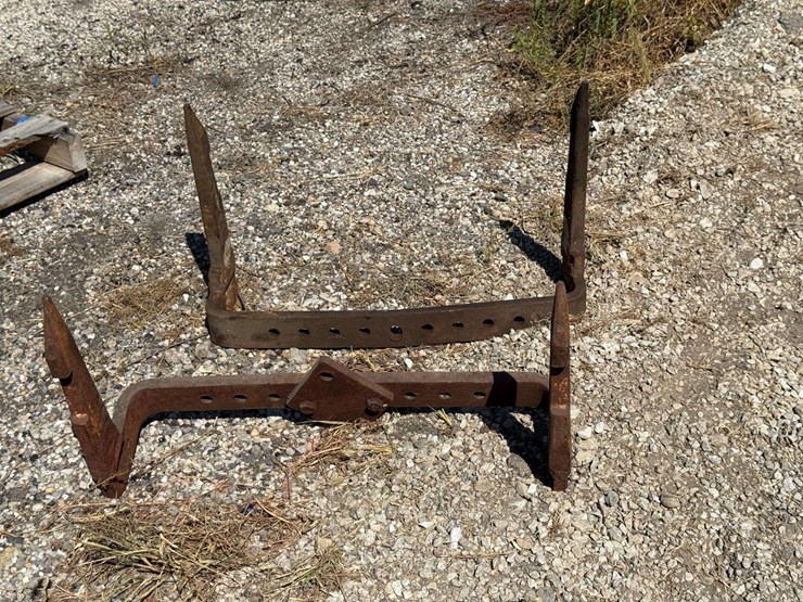 (2)-fast-hitch-drawbars-for-an-international-image-2