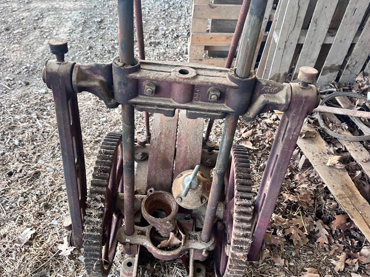 dempster-antique-belt-driven-well-pump-image-3