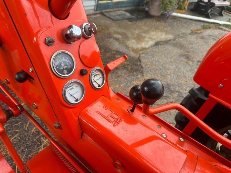 allis-chalmers-d10-series-ii-tractor-image-14