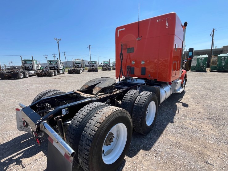 2016-peterbilt-579-image-5