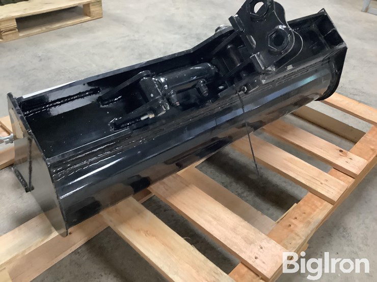 40”-mini-excavator-tilt-bucket-image-18
