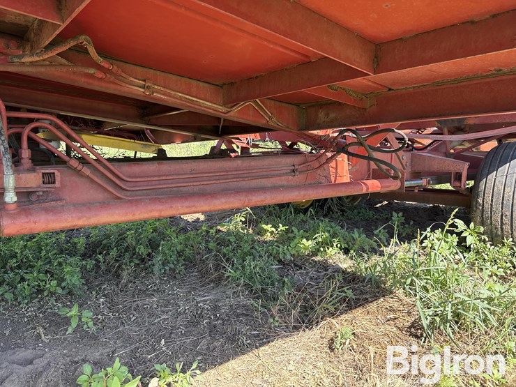 new-holland-1033-image-14