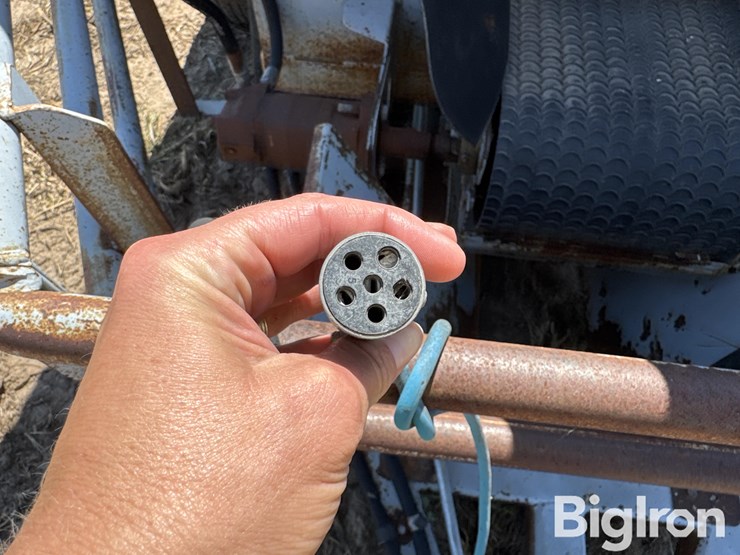 large's-wet-distillers-grain-feed-wagon-image-11