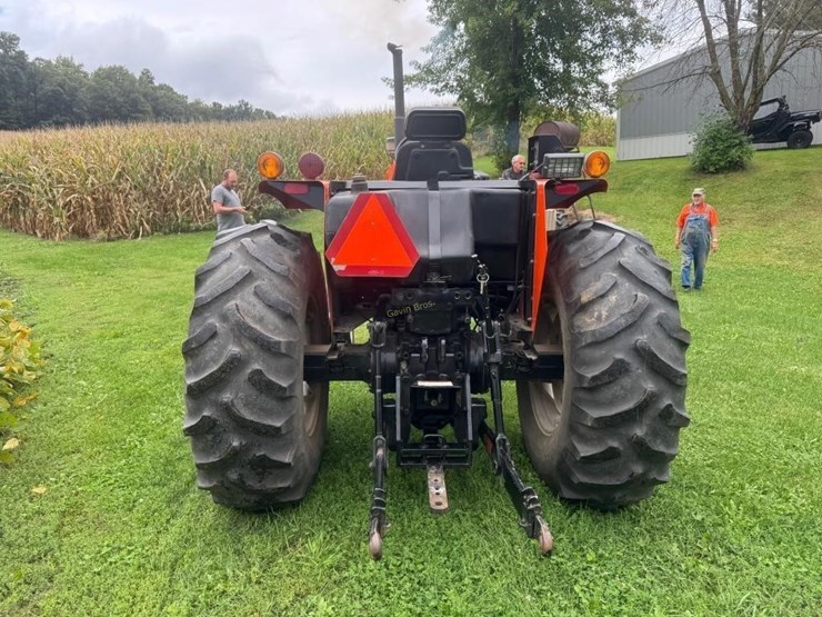 1983-allis-chalmers-6060-tractor-image-7