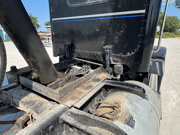 #1642-•-1995-peterbilt-dump-truck-image-18