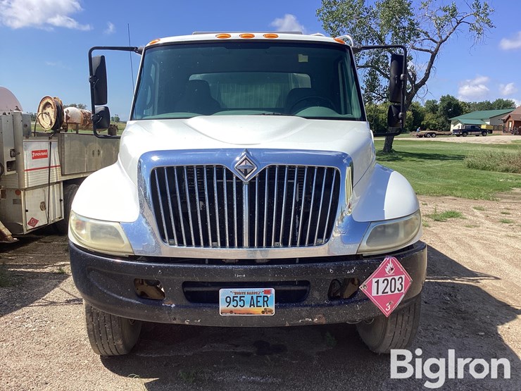 2004-international-durastar-4300-image-2