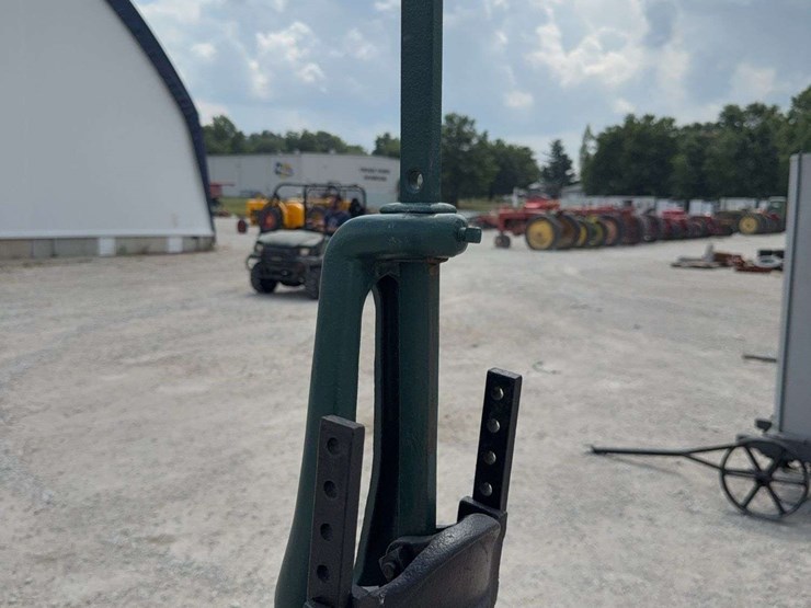 red-jacket-hand-pump-with-flywheel-drive,-demonstration-piece-image-9
