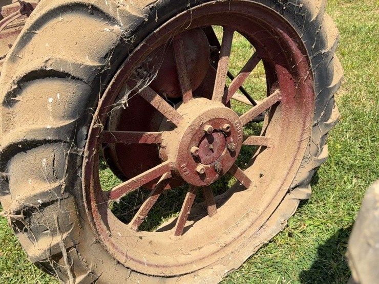farmall-f-20-image-15