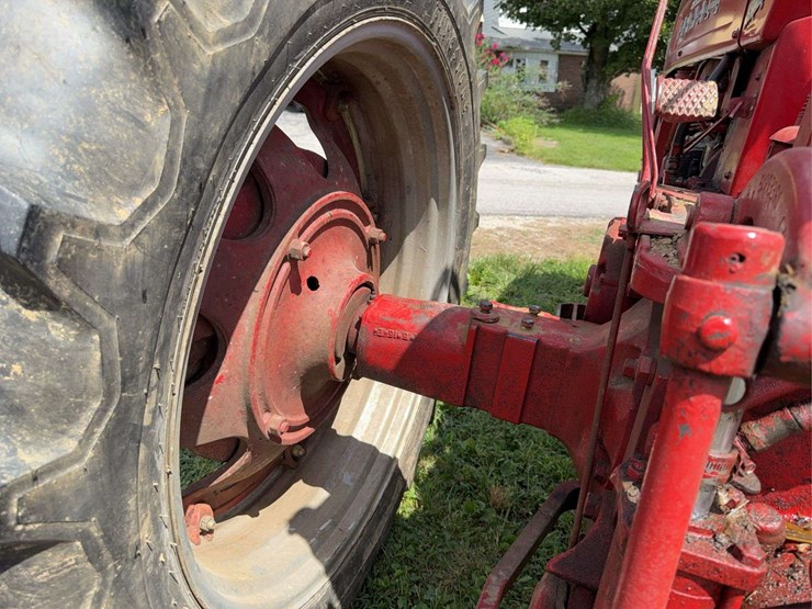 farmall-400-image-28