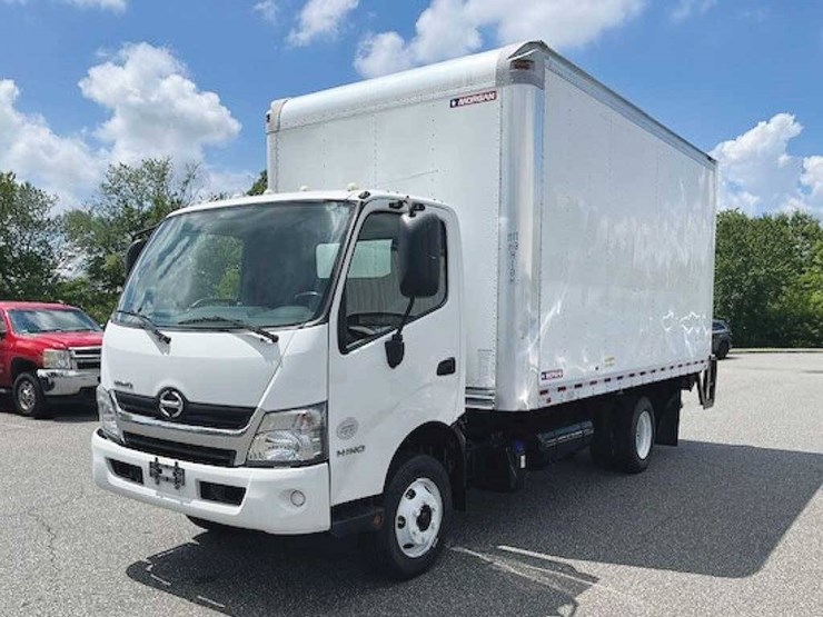 2017-hino-195-image-1