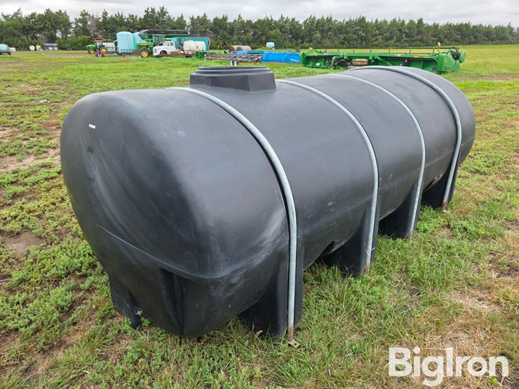 1600-gallon-poly-tank-image-1