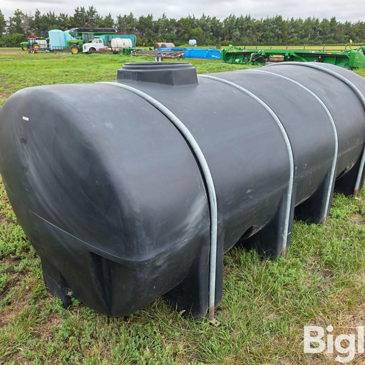 1600-Gallon Poly Tank