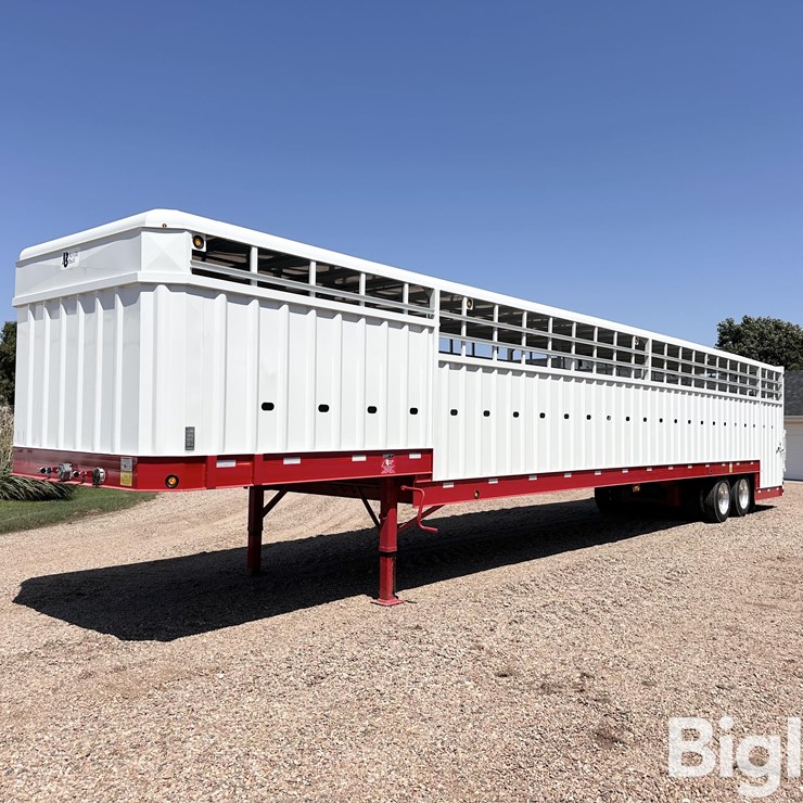 2017 Neville Built 53’ T/A Ground Load Livestock Trailer