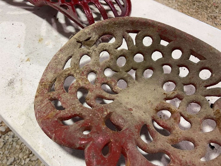 (3)-cast-iron-seats-image-8