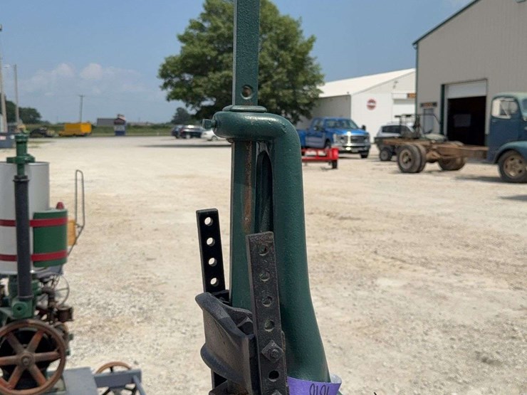red-jacket-hand-pump-with-flywheel-drive,-demonstration-piece-image-24