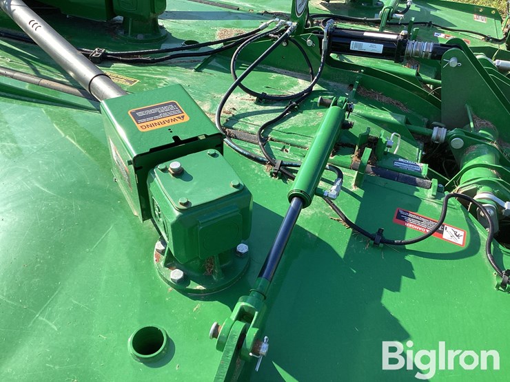 2022-john-deere-12-image-19