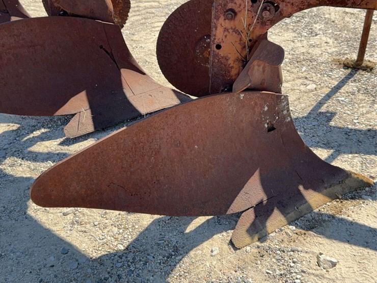 4-bottom-plow-image-18
