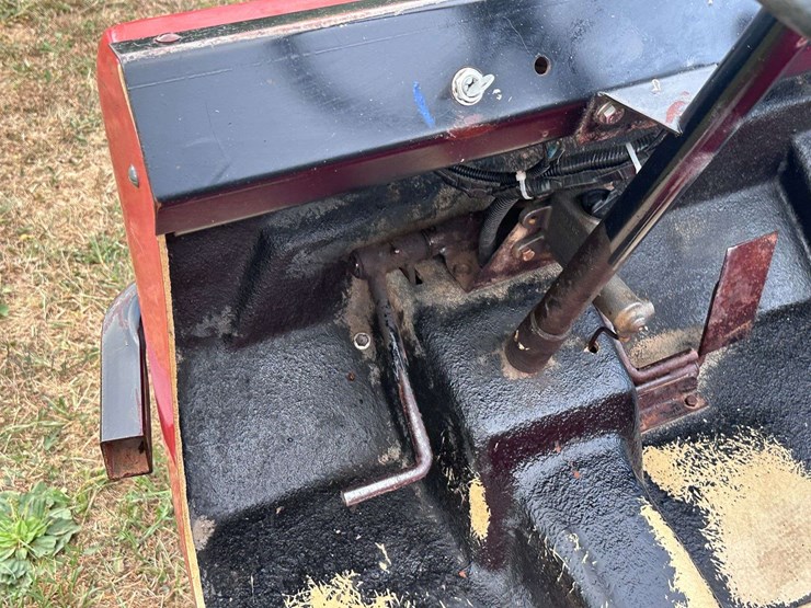 pug-badlands-4x4-articulating-utv-with-hydraulic-dump-bed-image-11