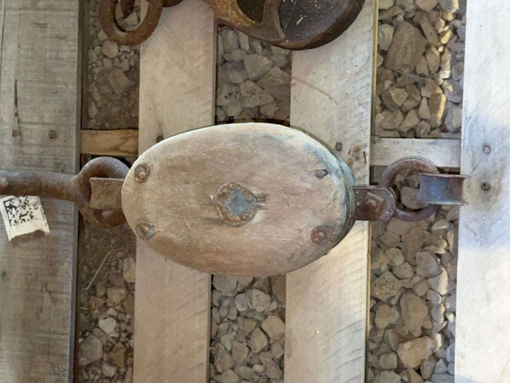 lot-of-blocks-and-pulleys-image-5
