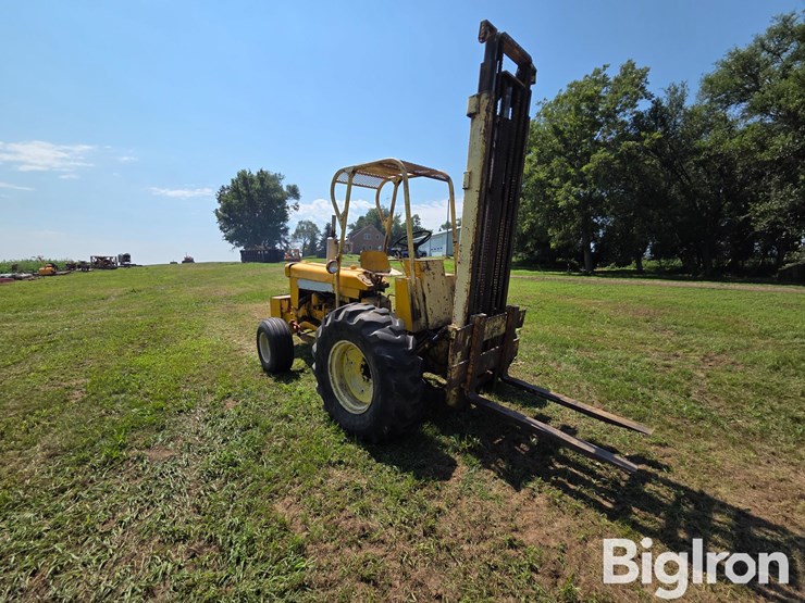 international-forklift-image-3