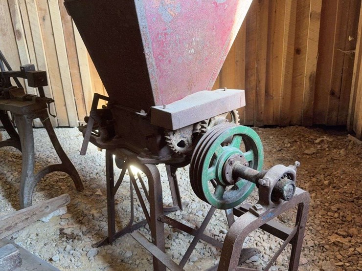 mccormick-deering-10"-burr-mill-image-1