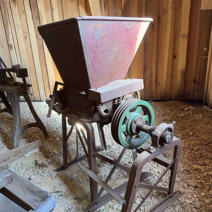 McCormick-Deering 10" Burr Mill