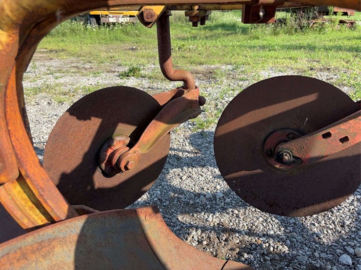 minneapolis-moline-plow-image-13