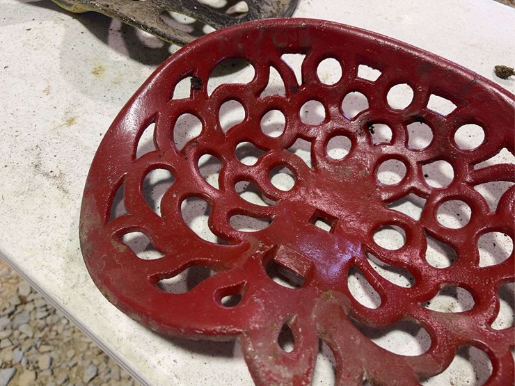 (3)-cast-iron-seats-image-8