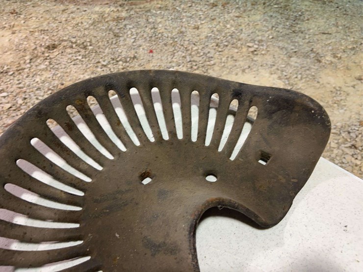 (3)-cast-iron-seats-image-14