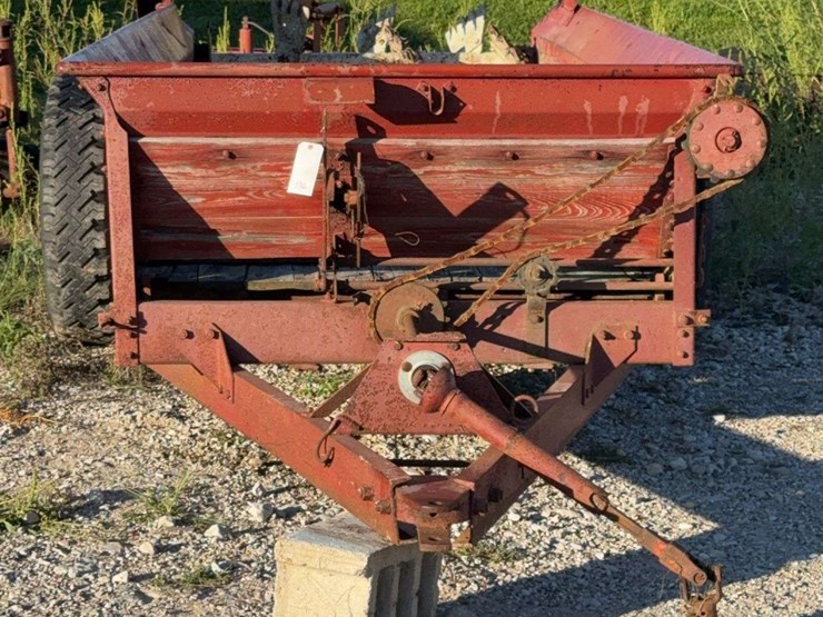 international-manure-spreader-image-2