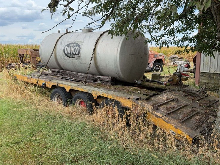 gooseneck-trailer-with-tank-image-7