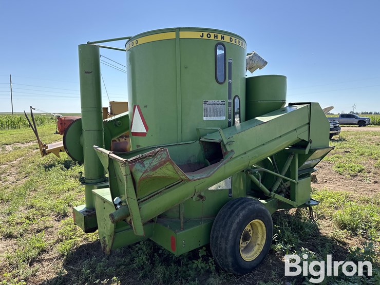 john-deere-700-image-4