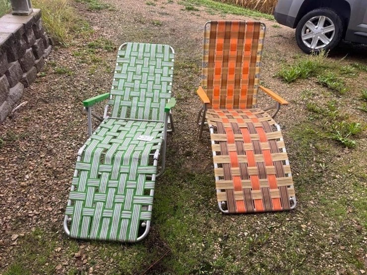 2-lounge-chairs-image-1