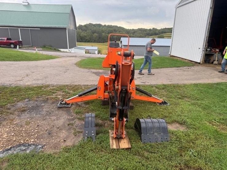 bhm-225-backhoe-attachment-image-4