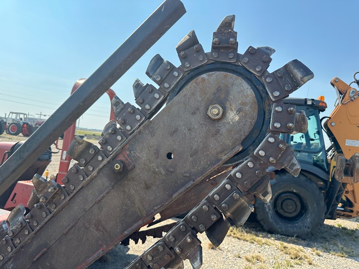 2004-ditch-witch-3700-image-13
