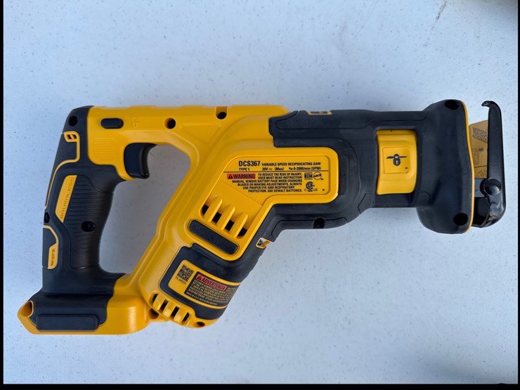 #1100-•-dewalt-20v-max*-xr®-brushless-compact-reciprocating-saw-image-2