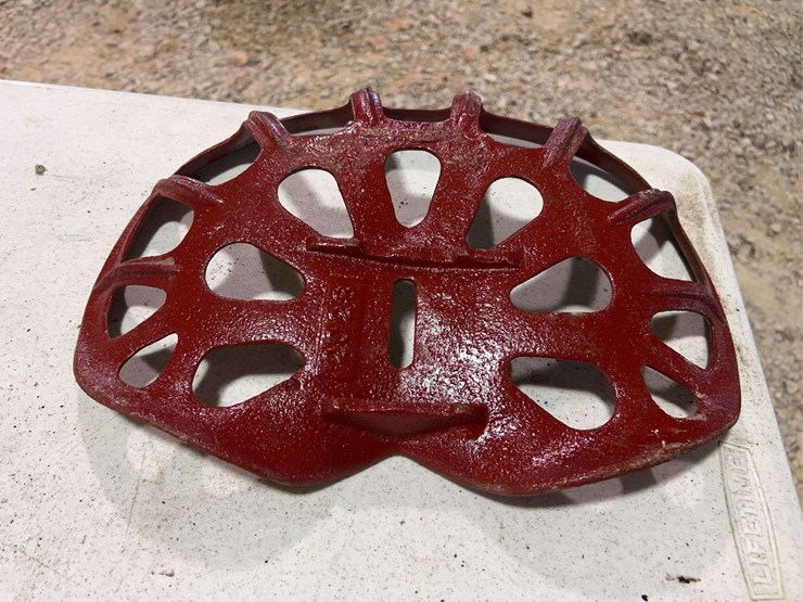 (3)-cast-iron-seats-image-15