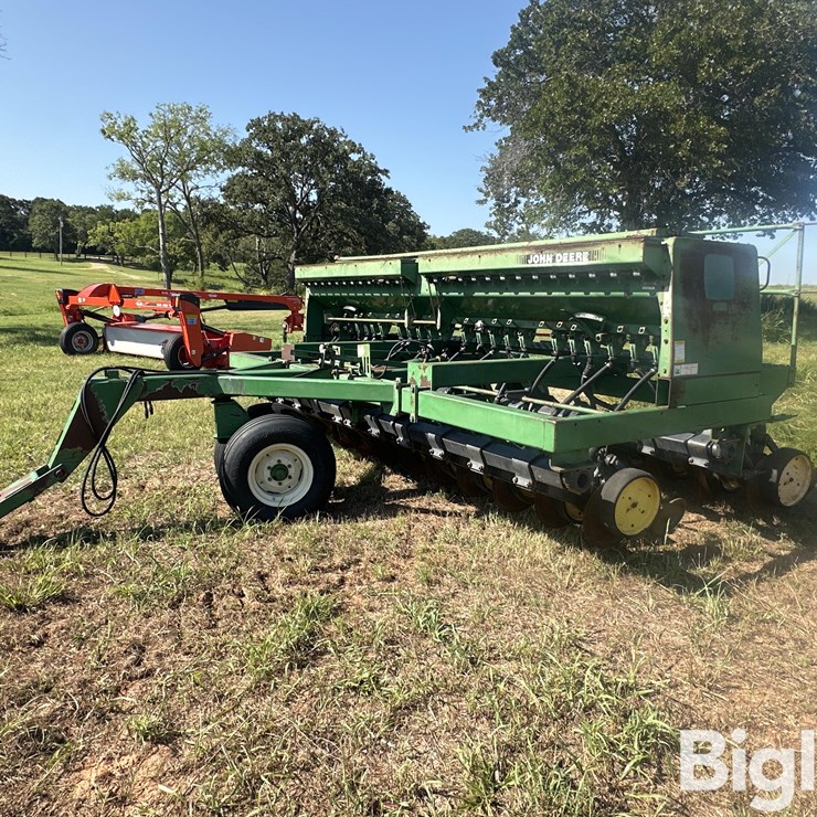 JOHN DEERE 750