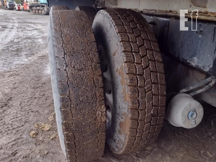 2020-peterbilt-567-image-27