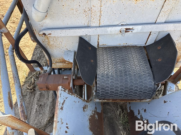 large's-wet-distillers-grain-feed-wagon-image-12