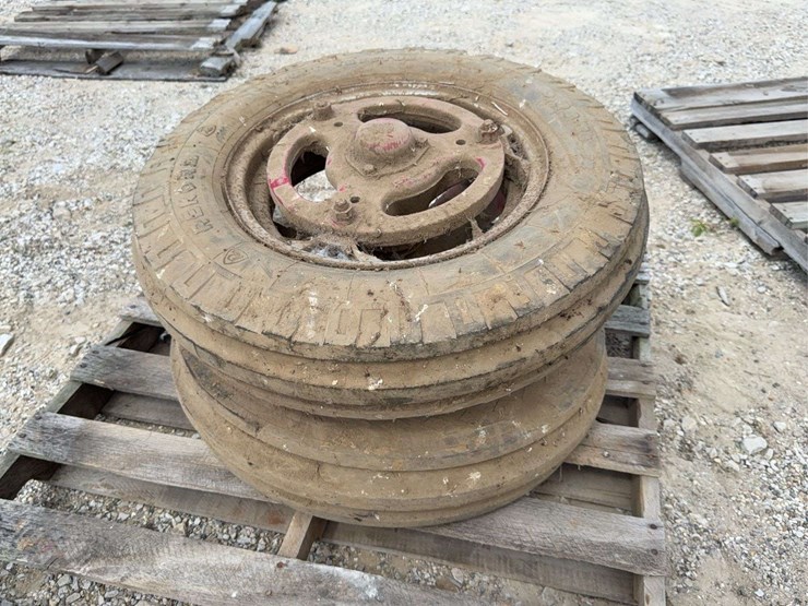 front-pedestal-with-wheels-image-4