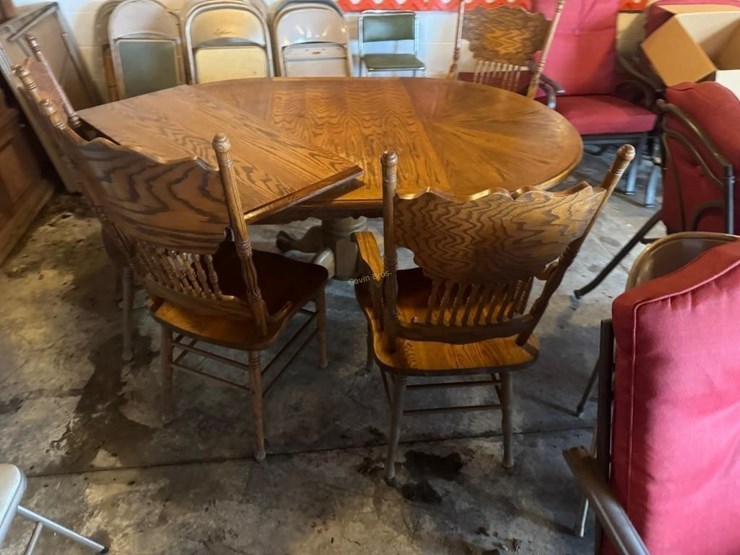 oak-table-&-4-chairs-image-2