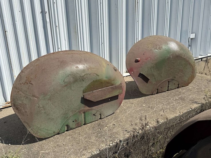 pair-of-oliver-tractor-rear-fenders-–-likely-77/88-series-image-1