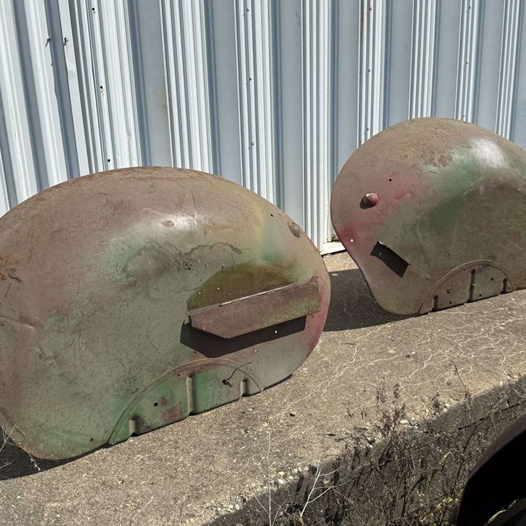 Pair of Oliver Tractor Rear Fenders – Likely 77/88 Series